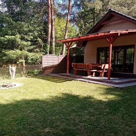 Urokliwy Domek Nad Brzegiem Jeziora Lubiatów Kültér fotó