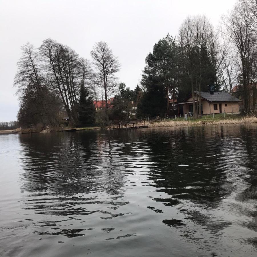 Urokliwy Domek Nad Brzegiem Jeziora Lubiatów Kültér fotó
