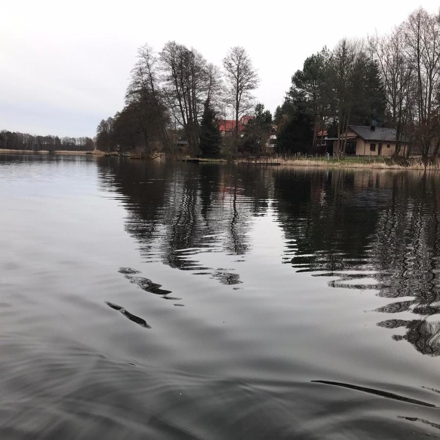 Urokliwy Domek Nad Brzegiem Jeziora Lubiatów Kültér fotó