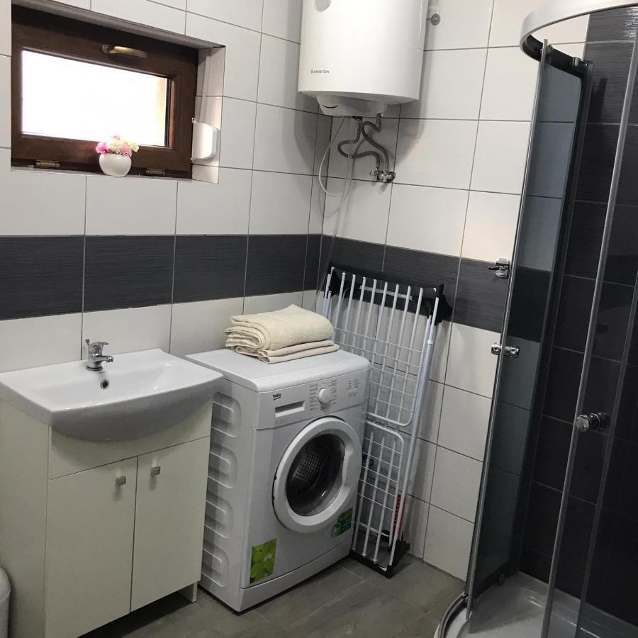 Urokliwy Domek Nad Brzegiem Jeziora Lubiatów Kültér fotó