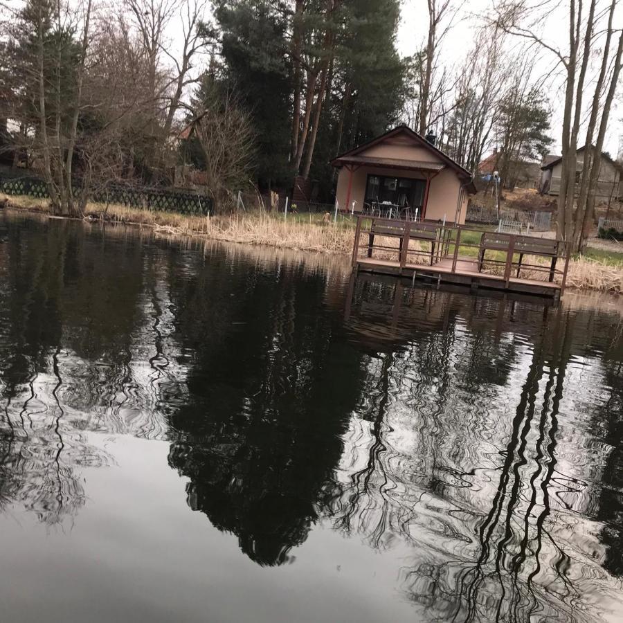 Urokliwy Domek Nad Brzegiem Jeziora Lubiatów Kültér fotó