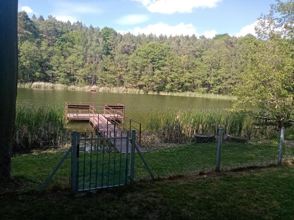 Urokliwy Domek Nad Brzegiem Jeziora Lubiatów Kültér fotó