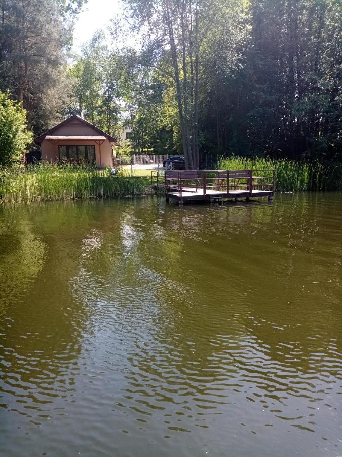 Urokliwy Domek Nad Brzegiem Jeziora Lubiatów Kültér fotó