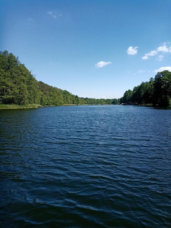 Urokliwy Domek Nad Brzegiem Jeziora Lubiatów Kültér fotó