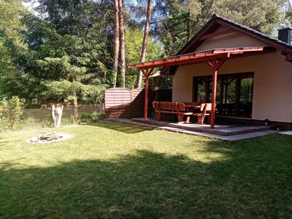 Urokliwy Domek Nad Brzegiem Jeziora Lubiatów Kültér fotó