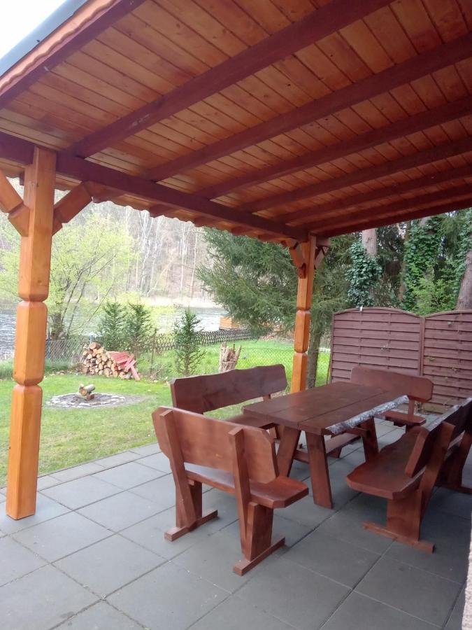 Urokliwy Domek Nad Brzegiem Jeziora Lubiatów Kültér fotó
