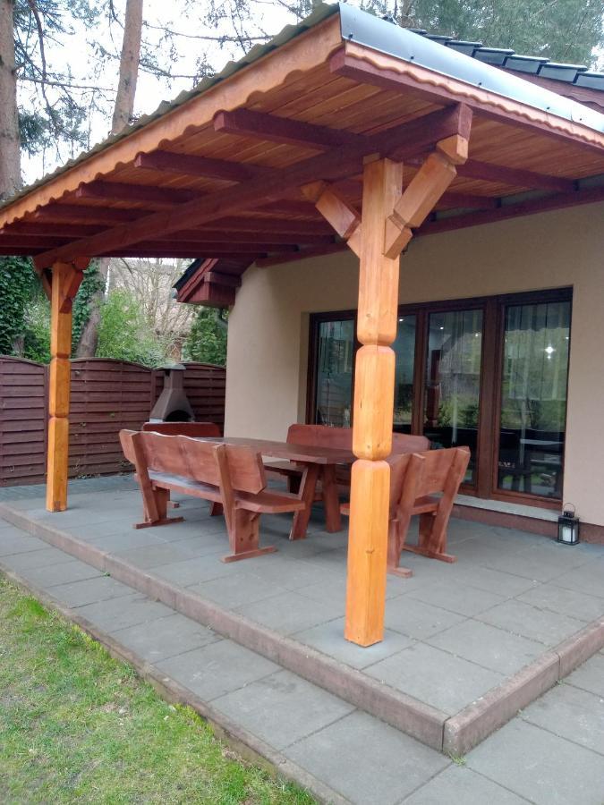 Urokliwy Domek Nad Brzegiem Jeziora Lubiatów Kültér fotó