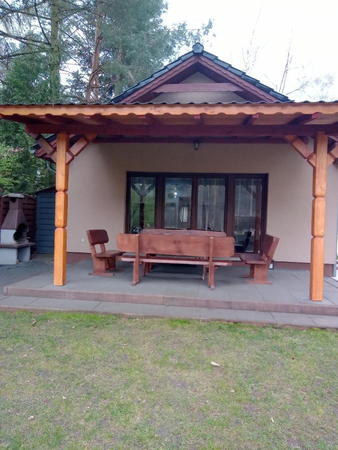 Urokliwy Domek Nad Brzegiem Jeziora Lubiatów Kültér fotó